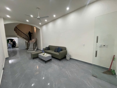 Cho thuê nhà phố Văn Cao, 5 ngủ khép kín, DT: 83m2. 1