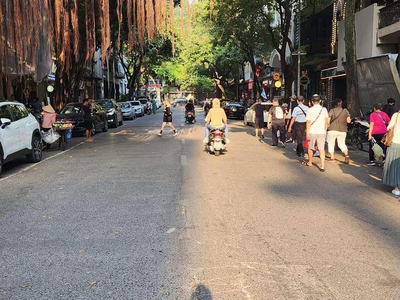 Bán nhà 2 mặt phố quận hoàn kiếm, 98m, mặt tiền 5m, 2 mặt phố, ôtô 2 chiều, full thổ cư 3