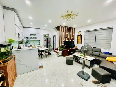 Bán nhà đống đa 42m hào nam, lô góc, ngõ thông kinh doanh. 3