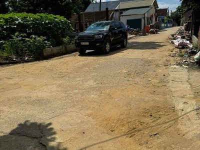 Chính chủ gửi bán diện tích 160 m2, hai mặt tiền, đường thông tứ tung, mặt tiền và hậu bằng nhau 2