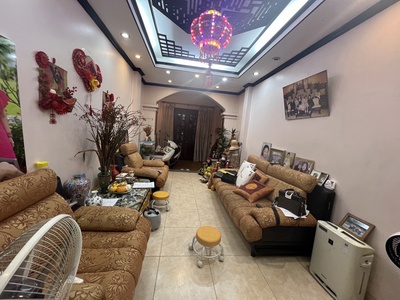 Bán nhà 3 tầng, phố hồ đắc di, ô tô đỗ cửa,gần phố 0