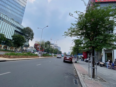 Bán Nhà Mặt Tiền Đường Lê Lợi Quận 1.DT:4,5x23m.Giá 120 tỷ 1