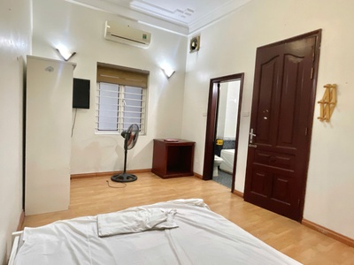 Nhà mình còn 1 căn mặt đường phố Mai Hắc Đế cách Vincom Bà Triệu 200m diện tích 20m2 3
