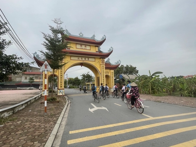 Chính chủ gửi bán  65m  đất, tặng nhà c4 tại giao tất,  gia lâm. nhỉnh 4 tỷ. ô tô tránh, kinh doanh 0