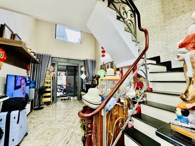 Bán nhà hxh âu dương lân 42m2 5 tầng phường 3 quận 8 chỉ nhỉnh 6 tỷ 0