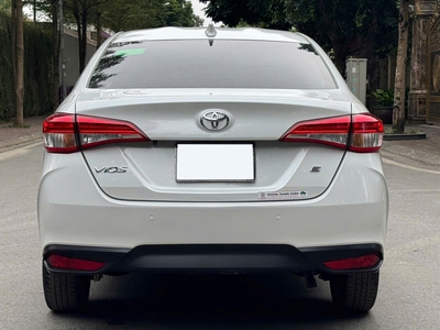 Bán xe Toyota Vios E CVT 2024, số tự động, màu trắng. 1
