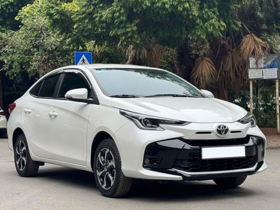 Bán xe Toyota Vios E CVT 2024, số tự động, màu trắng. 3