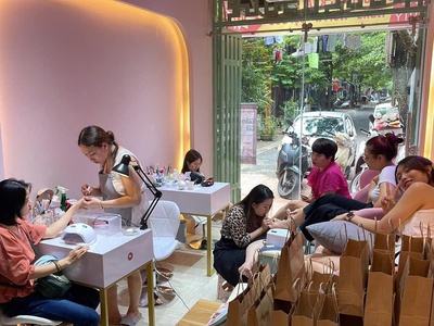 Mình cần sang nhượng lại tiệm nail - mi - gội tại số 9 chùa quỳnh - hai bà trưng 1