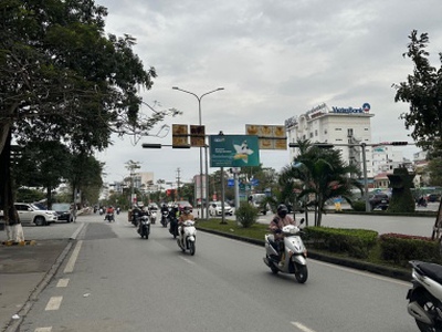 Siêu vị trí hot. Nhà mặt tiền Trường Chinh, 65m2-ngang5,5. Đang cho thuê ổn định.chỉ 2.xxtỷ 0