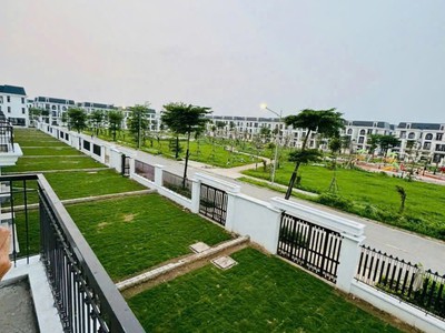 Bt hud mê linh 70 triệu/m đối diện dự án sun group.trung tâm huyện 1