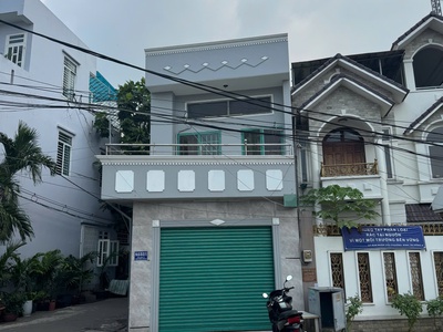Chính chủ cần cho thuê Nhà 2 tầng 3 mặt tiền hẻm xe tải 1 sẹc cách Hương Lộ 2 khoảng 50m 0