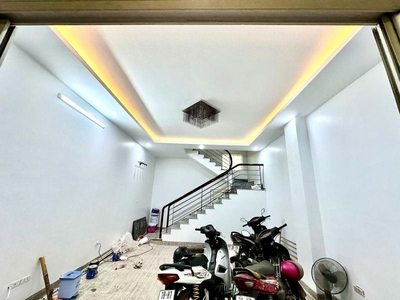 Lô góc Lạc Long Quân 9 TỶ 50m 5 Tầng MT4.5m Cách ô tô 15m Nhà mới ở ngay. 0