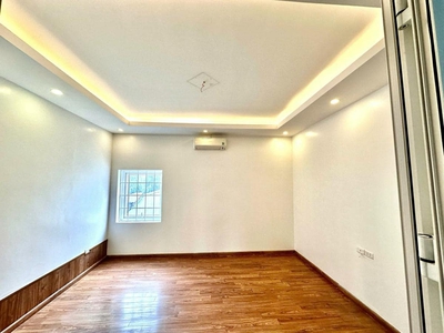Lô góc Lạc Long Quân 9 TỶ 50m 5 Tầng MT4.5m Cách ô tô 15m Nhà mới ở ngay. 4