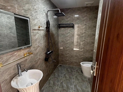 Bán nhà 5.5 Tầng gần Big C,Cột 5,P.Hồng Hải. DT:45m2 Có Thang Máy 4