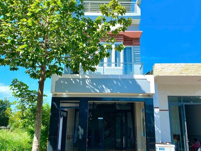 Bán nhà 3 lầu gần chợ Tân Hiệp - giá 2 tỷ 2 0