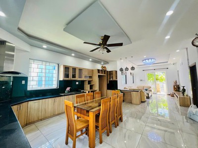 Bán biệt thự lô góc, mega village khang điền, 148m2, 3 tầng, 5 phòng ngủ, nội thất đẹp, giá 13 tỷ 1