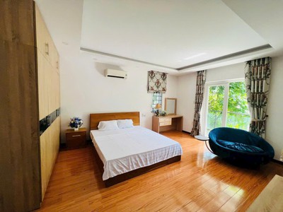 Bán biệt thự lô góc, mega village khang điền, 148m2, 3 tầng, 5 phòng ngủ, nội thất đẹp, giá 13 tỷ 2