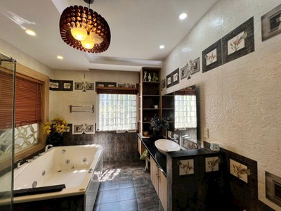 Bán biệt thự lô góc, mega village khang điền, 148m2, 3 tầng, 5 phòng ngủ, nội thất đẹp, giá 13 tỷ 4