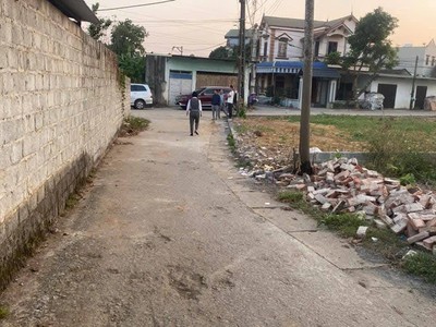 E đang cần tiền cần cho ra nhanh 2 mảnh đất ,diện tích 185 và 187 m2 , mặt tiền hơn 6m nở hậu  cách 2