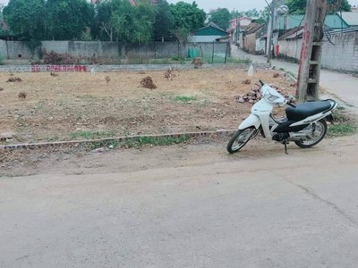 E đang cần tiền cần cho ra nhanh 2 mảnh đất ,diện tích 185 và 187 m2 , mặt tiền hơn 6m nở hậu  cách 0