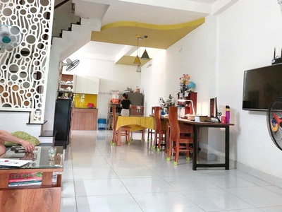 Nhà đẹp 3 tầng, xe hơi ngủ trong nhà , dtsd 136m2, ở ngay, thủ đức, giá chỉ 4ty nhỉnh. 0