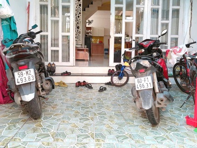 Nhà đẹp 3 tầng, xe hơi ngủ trong nhà , dtsd 136m2, ở ngay, thủ đức, giá chỉ 4ty nhỉnh. 2