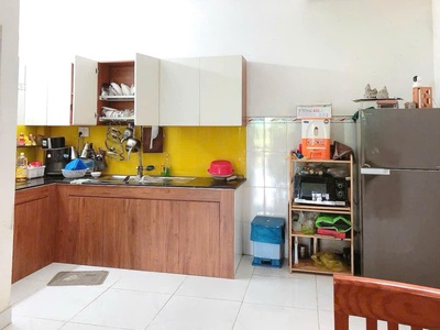 Nhà đẹp 3 tầng, xe hơi ngủ trong nhà , dtsd 136m2, ở ngay, thủ đức, giá chỉ 4ty nhỉnh. 4