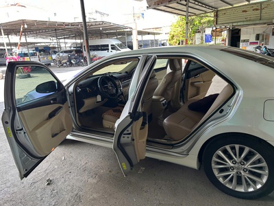 Chính chủ bán xe TOYOTA CAMRY sx năm 2015 2