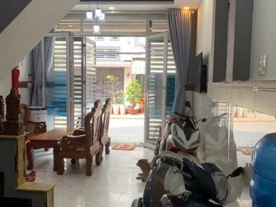Nhà 2 tầng quận 8  4x11  đường 10m ngay chợ, xe tải đậu thoải mái- nhỉnh 4 tỷ 2
