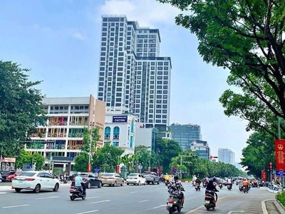 Bán nhà mặt phố lạc long quân tây hồ  vỉa hè đá bóng  - mặt sau view hồ tây. 92m2 x 2 tầng  giá 2