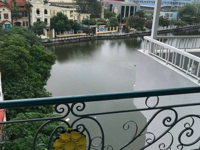 Bán nhà mặt phố lạc long quân tây hồ  vỉa hè đá bóng  - mặt sau view hồ tây. 92m2 x 2 tầng  giá 1