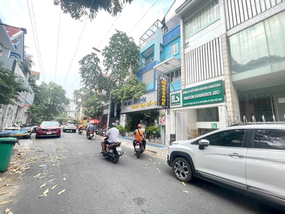 Cho thuê nhà 176 Hoa Lan gần Phan Xích Long, P2, Phú Nhuận. Hầm, 4 Tầng, 8x18 chỉ 68tr 2