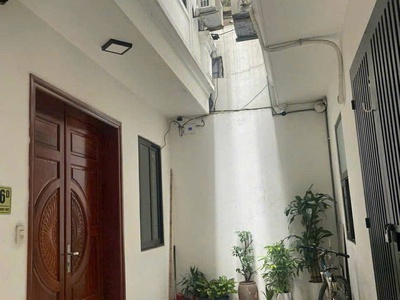 Nhà đẹp ở ngay phố ngọc thụy - long biên  30m2, 5 tầng, mặt tiền  4.7m, 6.3 tỷ. 2