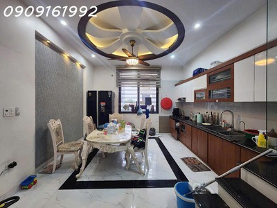 Nhà dân xây chắc chăn  độc  lập 5 tầng chỉ 5,5 tỷ đường to vỉa hè rộng tại lê chân 1