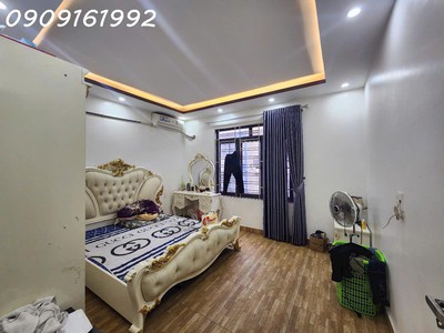 Nhà dân xây chắc chăn  độc  lập 5 tầng chỉ 5,5 tỷ đường to vỉa hè rộng tại lê chân 3