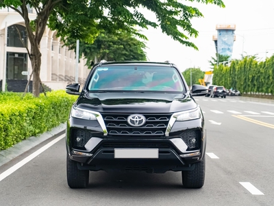 Bán xe Toyota Fortuner 2023, số tự động, máy dầu, màu đen. 0