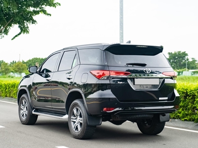 Bán xe Toyota Fortuner 2023, số tự động, máy dầu, màu đen. 2