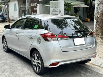 Bán xe Toyota Yaris 1.5G 2021, màu bạc. 3