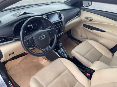 Bán xe Toyota Yaris 1.5G 2021, màu bạc. 4