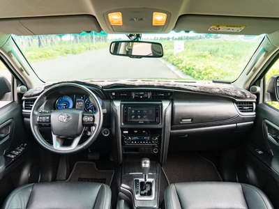 Bán xe Toyota Fortuner 2023, số tự động, máy dầu, màu đen. 4