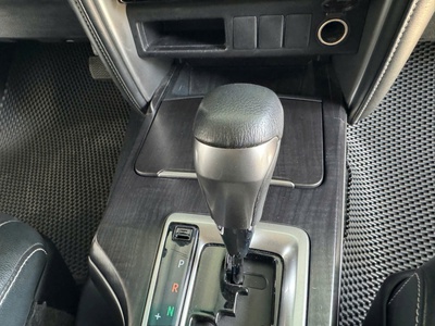 Bán xe Toyota Fortuner 2023, số tự động, máy dầu, màu đen. 8