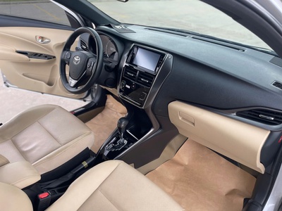Bán xe Toyota Yaris 1.5G 2021, màu bạc. 5