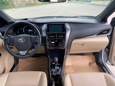 Bán xe Toyota Yaris 1.5G 2021, màu bạc. 8