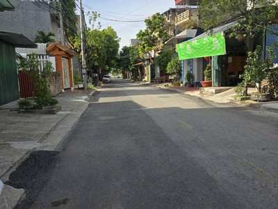 Cần bán gấp 64m2 đất mặt đường Khúc Thừa Dụ kinh doanh tốt chỉ 3,5 tỷ 0