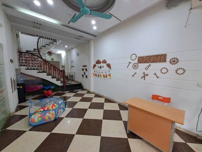 Cho thuê nhà mặt phố Hoa Bằng phường Yên Hòa, Cầu Giấy 75m x 5T giá 32 triệu, ô tô, KD 1
