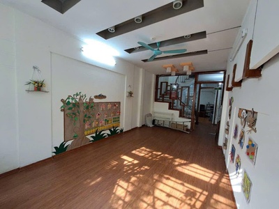 Cho thuê nhà mặt phố Hoa Bằng phường Yên Hòa, Cầu Giấy 75m x 5T giá 32 triệu, ô tô, KD 4