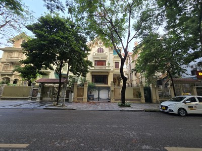 Bán biệt thự vị trí đẹp nhất bán đảo linh đàm view hồ, diện tích 254m2, mặt tiền 13m, giá chỉ 70 tỷ 0