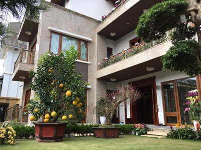Bán biệt thự vị trí đẹp nhất bán đảo linh đàm view hồ, diện tích 254m2, mặt tiền 13m, giá chỉ 70 tỷ 2