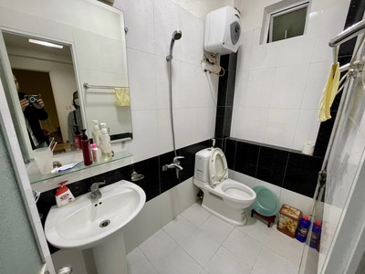 Cho thuê nhà vị trí đẹp phố Văn Cao, DT: 75m2, 4 p.ngủ. 4