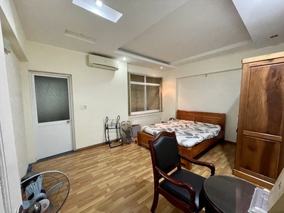 Cho thuê nhà vị trí đẹp phố Văn Cao, DT: 75m2, 4 p.ngủ. 6